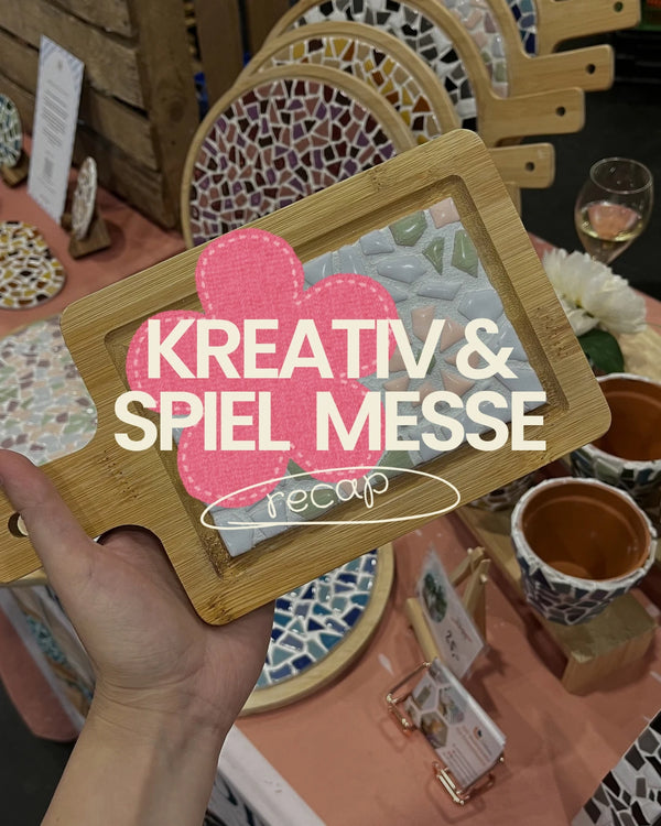 Mosaik-Brettchen in die Kamera gehalten, Schriftzug: Kreativ & Spiel Messe Recap